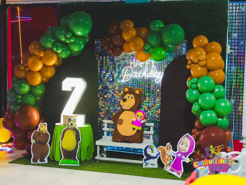Backdrop de fiesta de Masha y el Oso